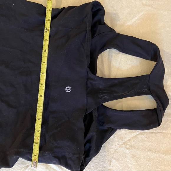 Lululemon Top with built in bra - size 10 - Picture 3 of 3